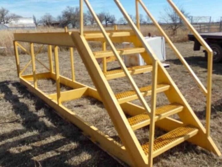 metal-steps-platform,-no-floor,-18'-l,-40"-w-image-3