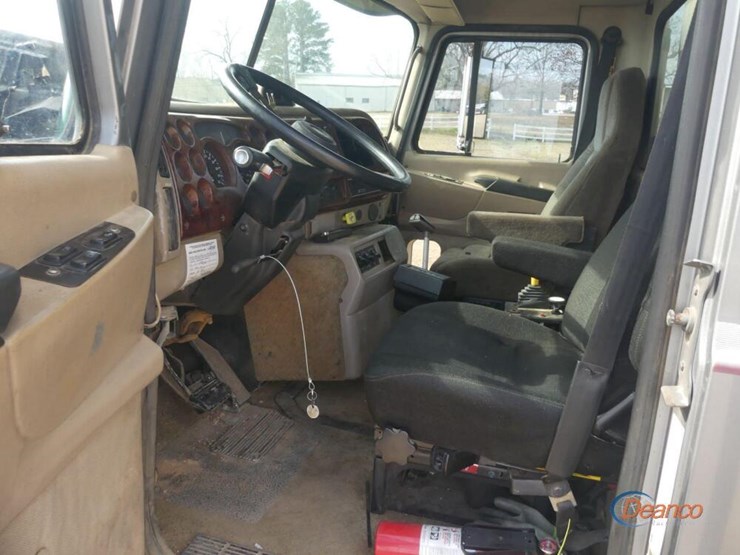 2001-mack-ch613-image-16