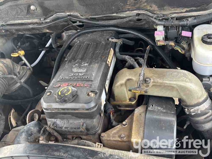 2004-dodge-ram-3500-image-32