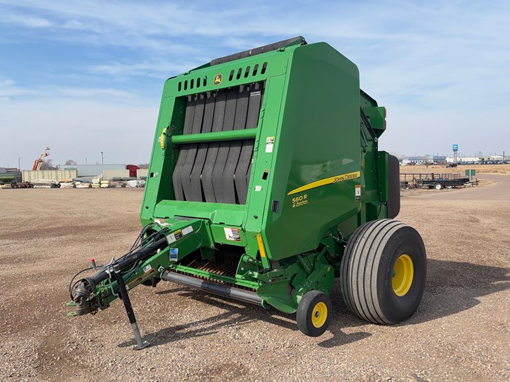 2021-john-deere-560r-image-1