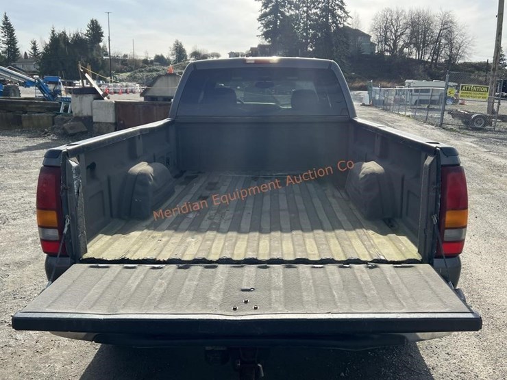 2002-chevrolet-silverado-2500-image-18