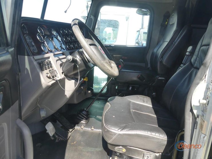 2022-peterbilt-389-image-14