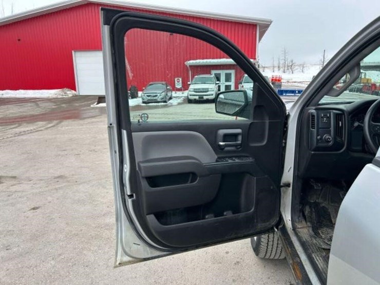 2018-chevrolet-silverado-2500hd-image-29