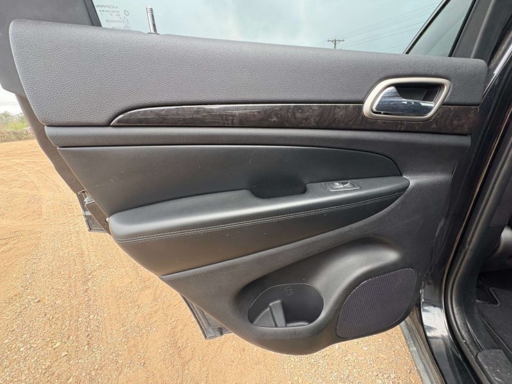 2012-jeep-grand-cherokee-image-16