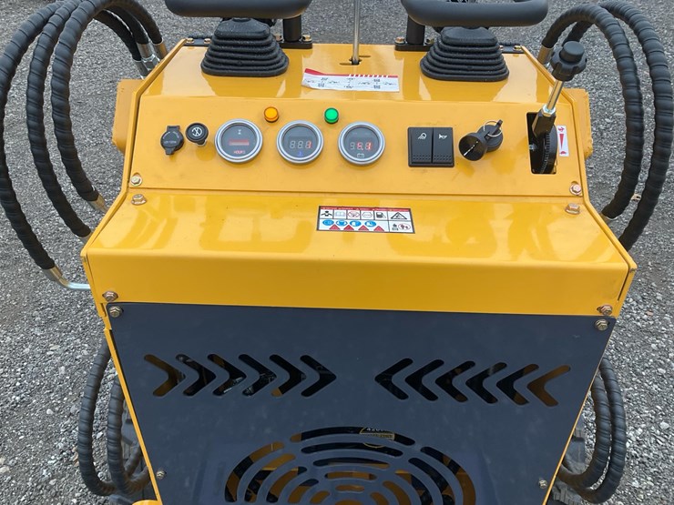 #1009-•-unused-2025-zjz-380-mini-skid-steer-loader-image-12