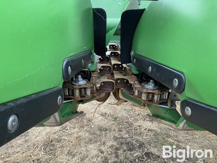 2024-john-deere-c8r-image-12