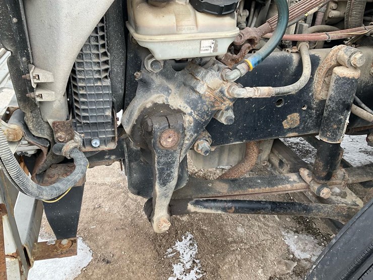 2005-freightliner-m2-106-image-58