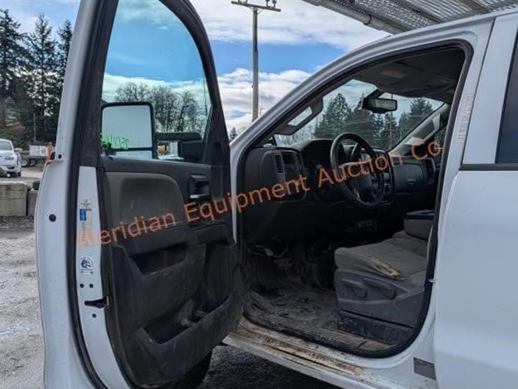 2017-chevrolet-silverado-3500-image-11