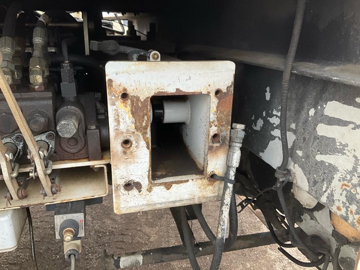 2014-international-7300-image-51