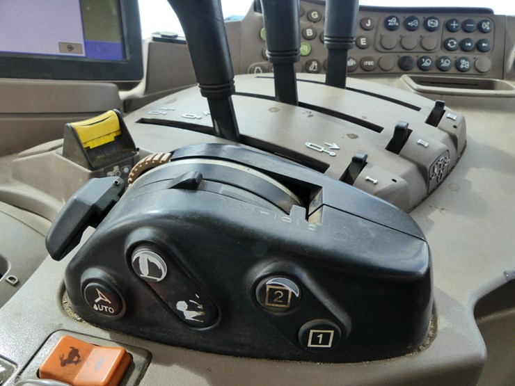 2014-john-deere-6140r-image-14