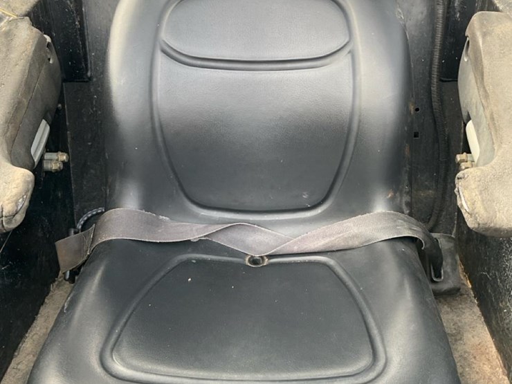 2004-john-deere-320-image-22