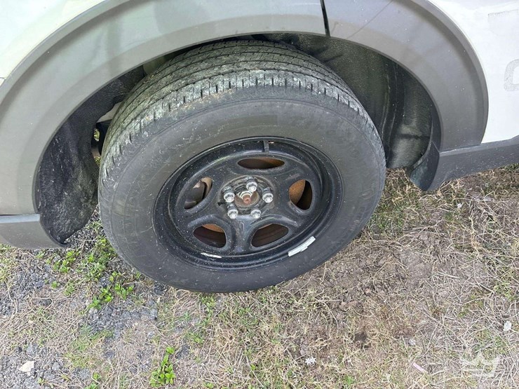 2020-ford-explorer-image-21