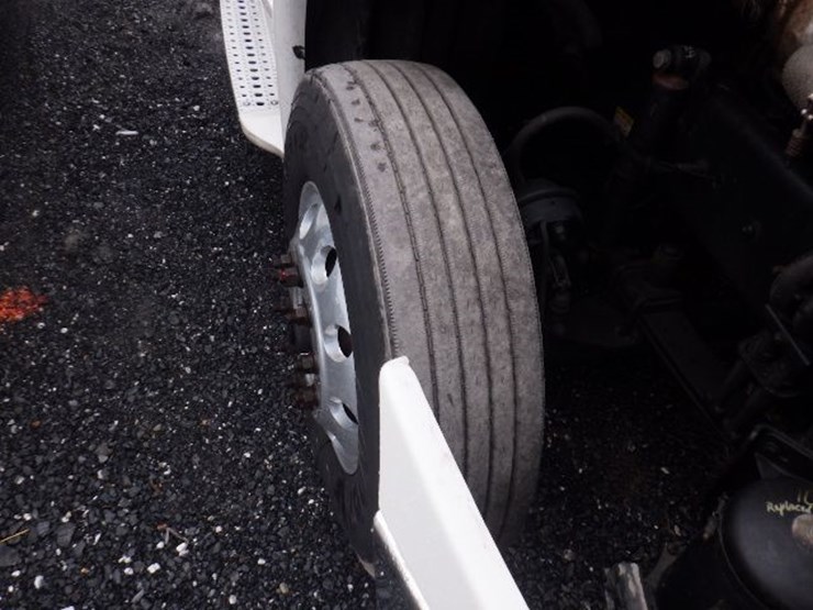 2017-freightliner-cascadia-125-evolution-image-30