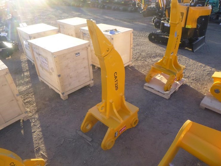 caterpillar-320-image-1