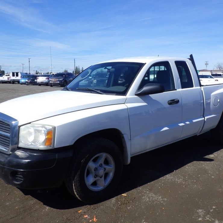 2005 DODGE DAKOTA