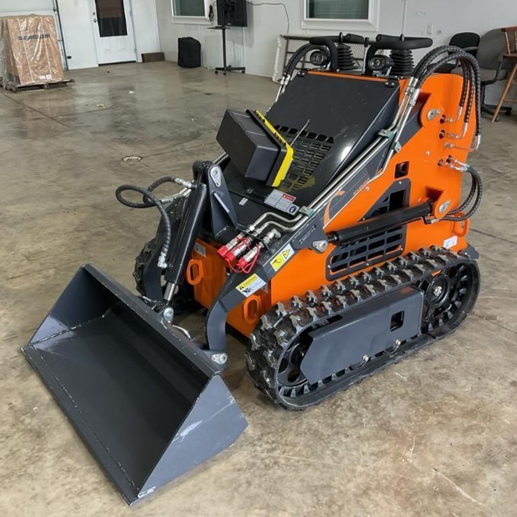 #1001 • New Land Hero LDH-T460 Mini Track Skid Steer Loader