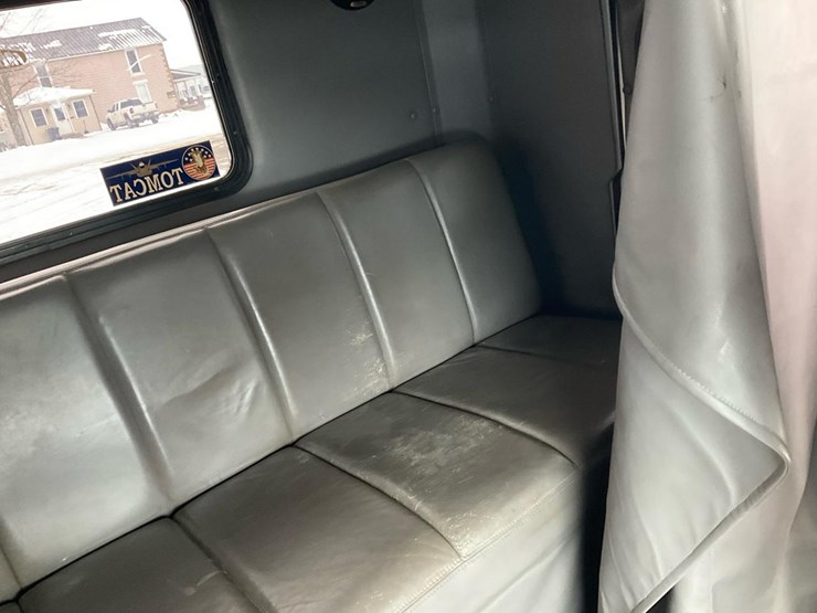 2005-freightliner-m2-106-image-97