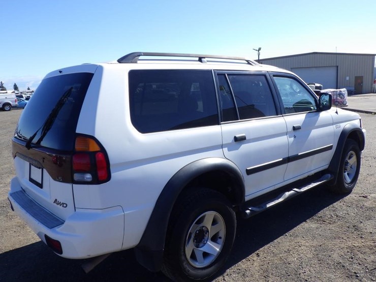 2003-mitsubishi-montero-image-3