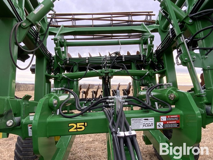 2023-john-deere-2680h-image-11