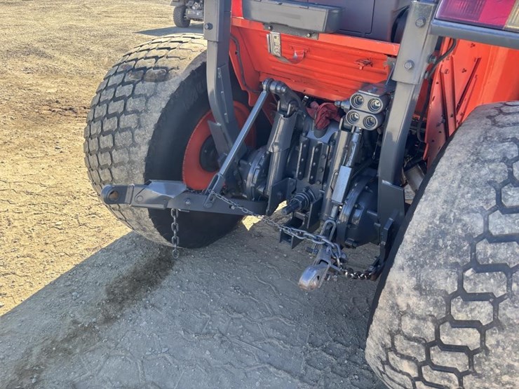 2017-kubota-l4760d-image-9