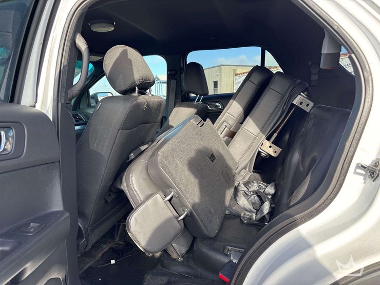 2015-ford-explorer-image-19