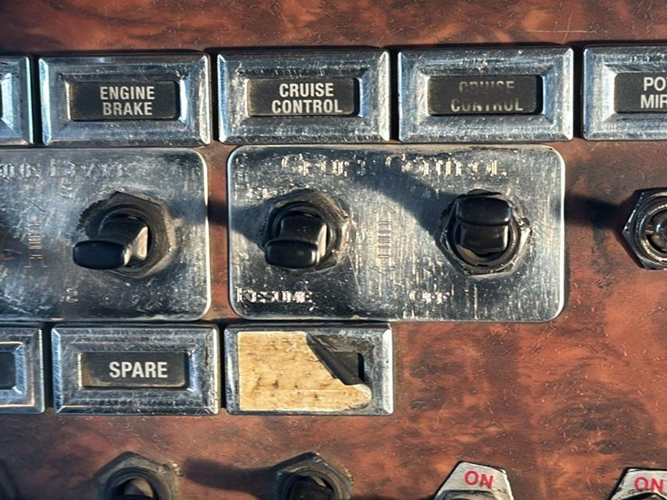 2005-kenworth-t800-image-61