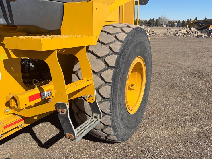 2011-deere-524k-image-14