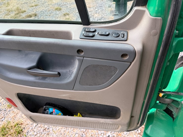 #40990-•-2019-freightliner-cascadia-s/a-daycab-truck-tractor-vin:-3akjgbdv5ksks6034-image-69