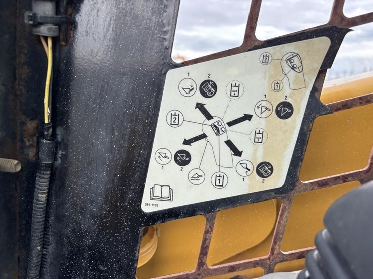 2021-caterpillar-259d3-image-25