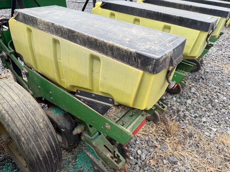 john-deere-12-image-24