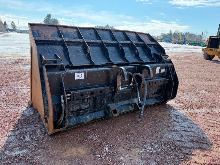 caterpillar-120-image-5