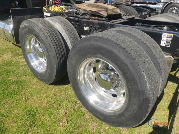 2022-peterbilt-389-image-4