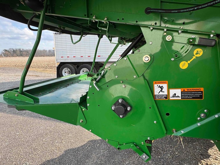 2013-john-deere-s550-image-10