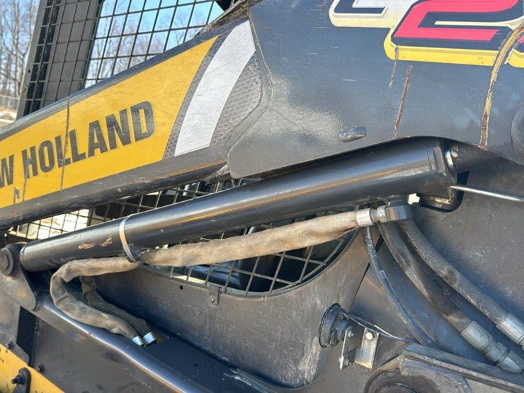 2011-new-holland-c238-image-40