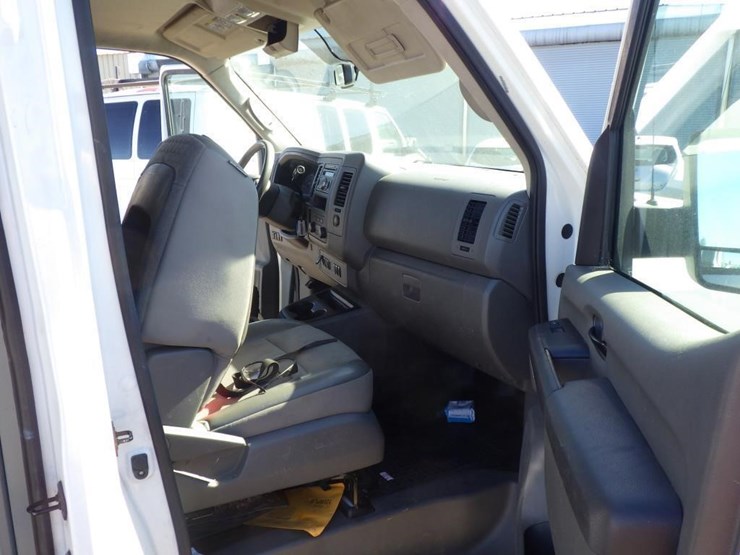 2017-nissan-nv2500-image-6