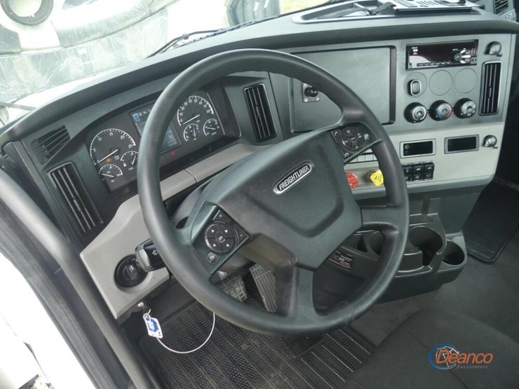 2021-freightliner-cascadia-116-image-14