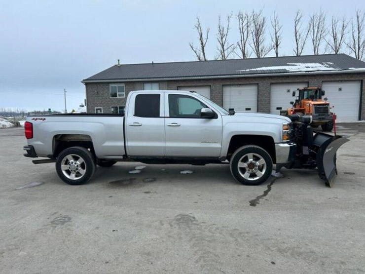 2018-chevrolet-silverado-2500hd-image-8