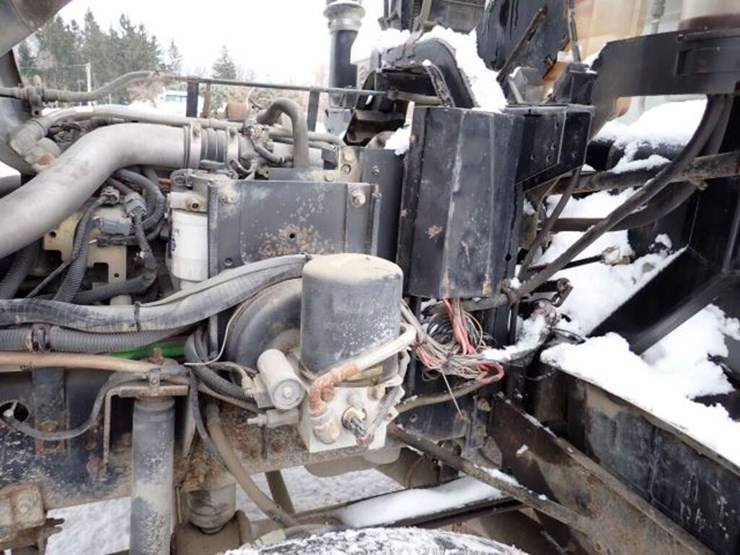 2004-gmc-t7500-image-71