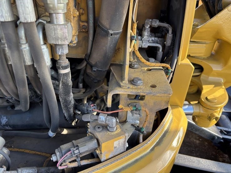 caterpillar-303.5-image-39