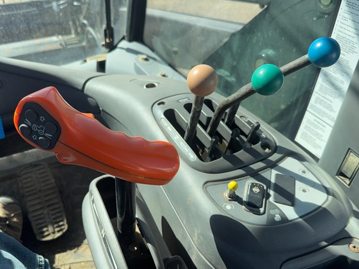 2007-new-holland-tv145-image-29