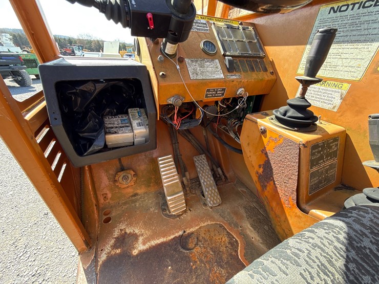 lull-644b-42-image-27