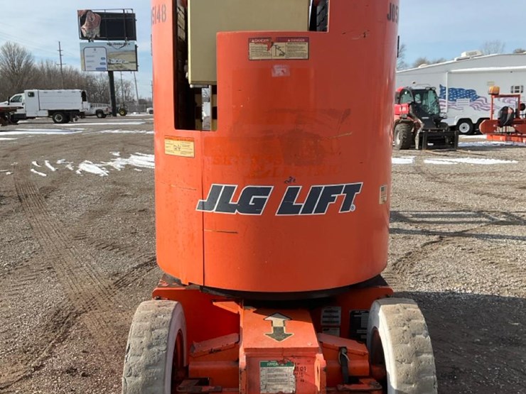 2000-jlg-e300ajp-image-4
