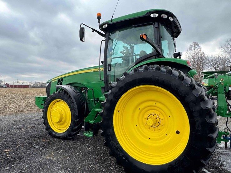 2013-john-deere-8235r-image-5