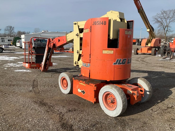 2000-jlg-e300ajp-image-3