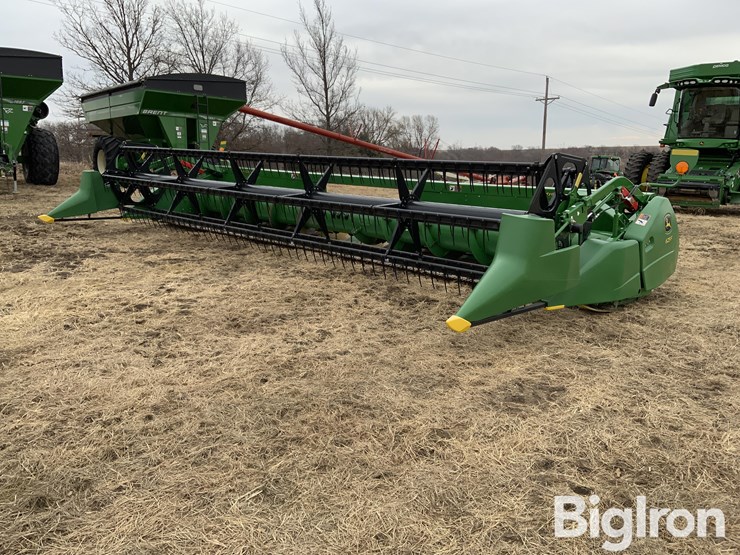 2024-john-deere-625f-image-1