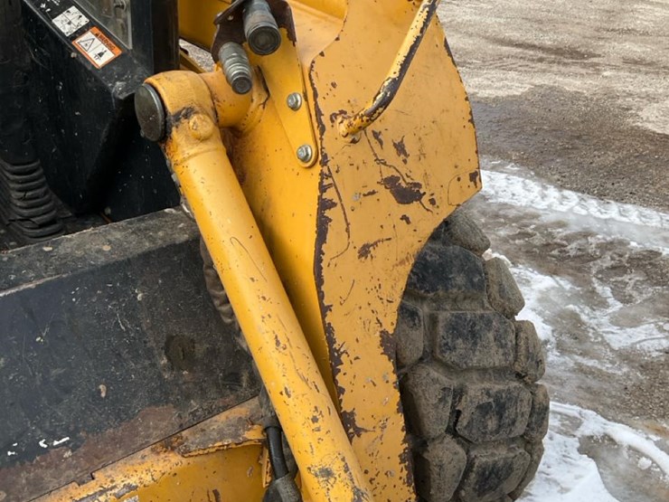 2004-john-deere-320-image-54