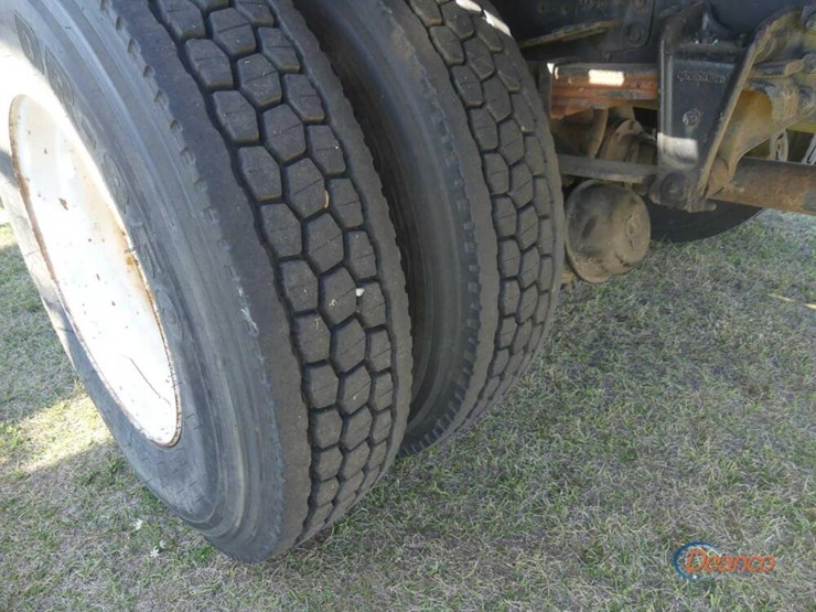 1999-freightliner-fl70-image-6