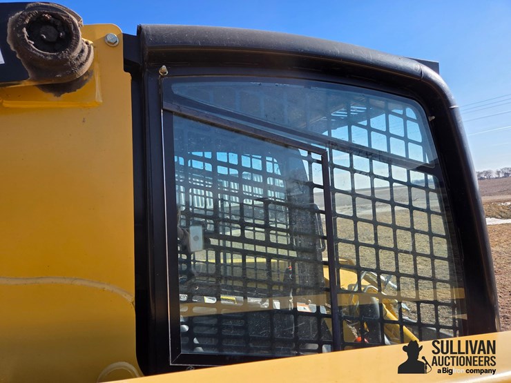 john-deere-325-image-18