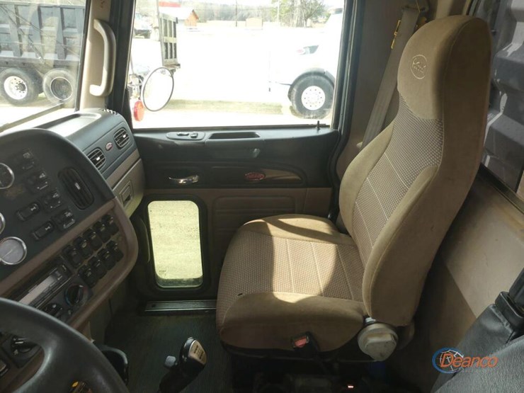 2012-peterbilt-389-image-16