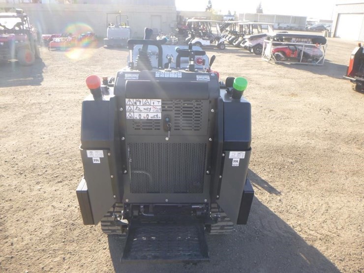 2025-kubota-d1703-image-8